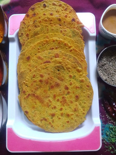 મેથી મસાલા ખાખરા (Methi Masala Khakhra Recipe In Gujarati) રેસીપી મુખ્ય ફોટો
