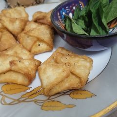 A picture of Cheese Wontons.