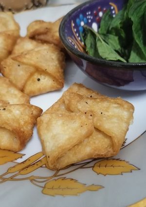 A picture of Cheese Wontons.