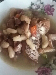 Una foto de Judías blancas y pintas con bacalao
