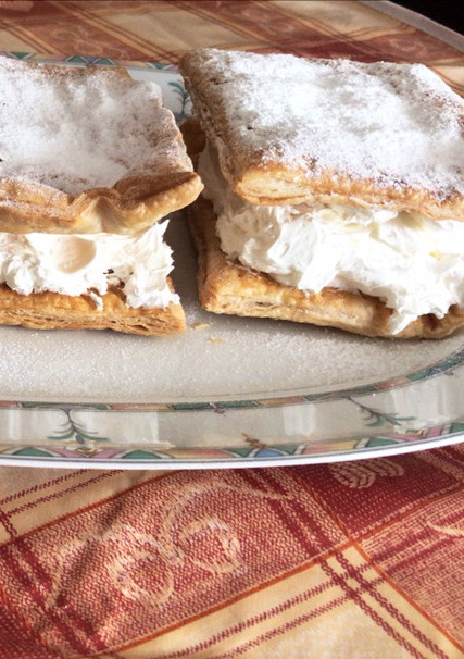 Una foto de Milhojas de nata