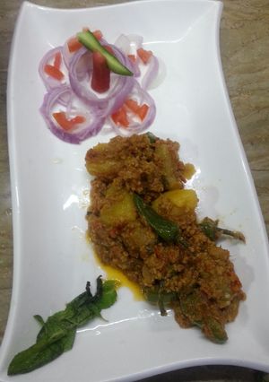 A picture of Qeema aloo.
