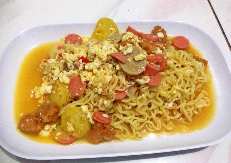 Noodle hokian with chicken &amp; beef sausage
