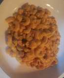 Coditos con chorizo y queso