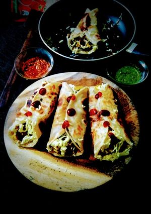 આલુ ચીઝ ફ્રેન્કી(Aloo Cheese Frankie Recipe In Gujarati) રેસીપી મુખ્ય ફોટો