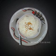 A picture of Kheer (indian rice pudding).