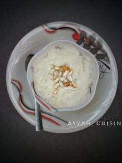 A picture of Kheer (indian rice pudding).