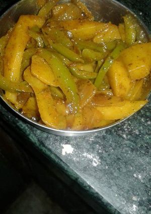 A picture of Capsicum with potatoes.