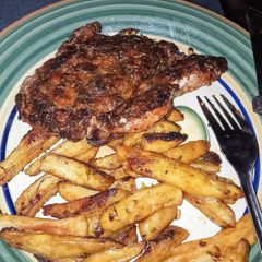A picture of Fillet steak,served with cheesy potato chips.