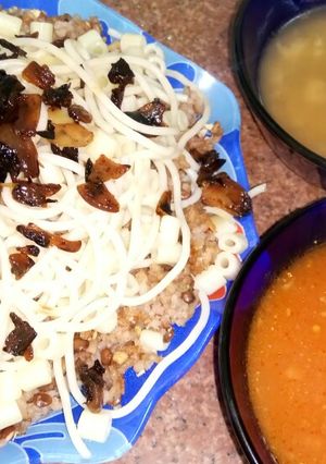 A picture of Egyptian Koshari.