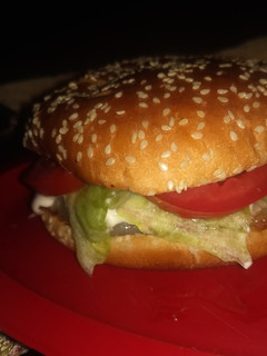 Una foto de Hamburguesa para el asador deliciosas