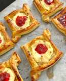 Bánh Ngàn Lớp Mứt Dâu Phô Mai (Strawberry Jam & Cream Cheese Danishes)