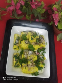 કુકરમાં ખાંડવી (Cooker Khandvi Recipe In Gujarati) રેસીપી મુખ્ય ફોટો