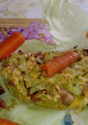 Una foto de TORTILLA de Repollo (col) y Panceta