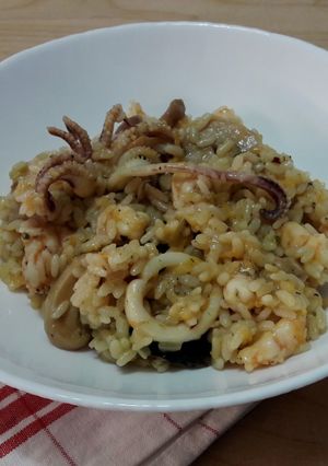 O poză a rețetei Risotto cu fructe de mare și ciuperci.