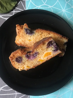 Una foto de Torta-Sorpresa dulce de melocotón y uvas