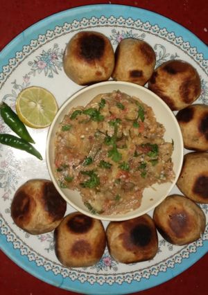 चोखा बाटी (Chokha Bati recipe in Hindi) रेसिपी मुख्य फोटो
