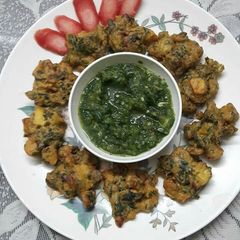A picture of Methi ke pakode.