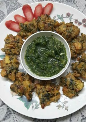 A picture of Methi ke pakode.