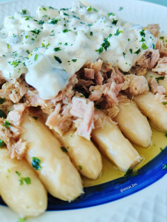 Una foto de Espárragos con atún de almadraba y salsa tártara