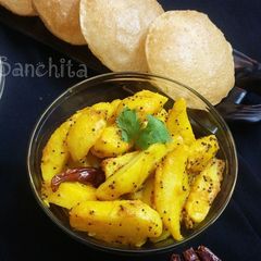 Kumaoni Aloo Gutke with pooris A picture of Kumaoni Aloo Gutke with pooris.