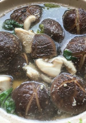 香菇雞肉鍋（土瓶蒸湯頭） 的食譜成品照片