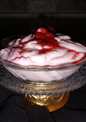 स्ट्रॉबेरी श्रीखंड (Strawberry Shrikhand recipe in Hindi) रेसिपी मुख्य फोटो