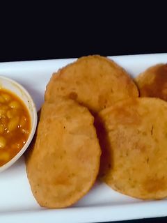 छोले कचौड़ी (chole kachodi reicpe in Hindi) रेसिपी मुख्य फोटो