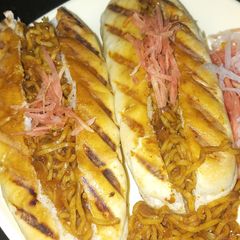 A picture of Japanese noodle sandwich(yakisoba bread).