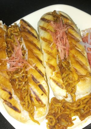 A picture of Japanese noodle sandwich(yakisoba bread).
