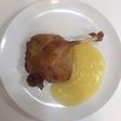 Confit de pato con puré de manzana