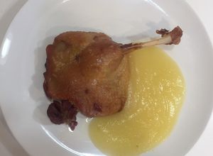 Foto principal de Confit de pato con puré de manzana