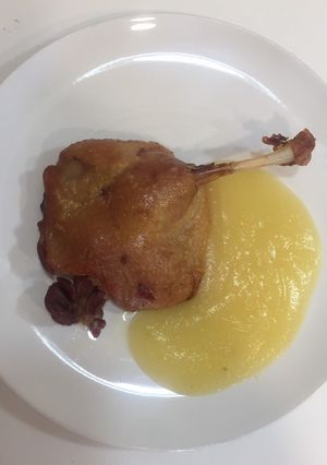 Foto principal de Confit de pato con puré de manzana