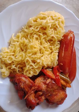 A picture of Chicken wings n Noodles #cooksnap.