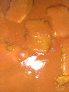 Una foto de Bonito fresco con tomate natural