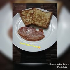 A picture of Cinnamon french toast n crispy bacon.