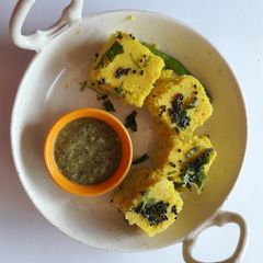 A picture of Khaman dhokla.