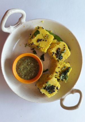 A picture of Khaman dhokla.