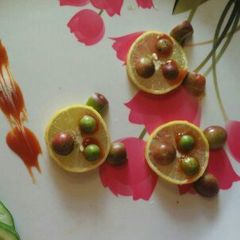 A picture of Lemon bears shaped salad.