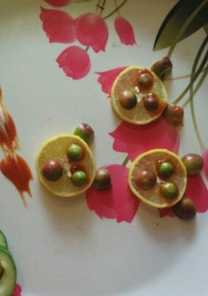 A picture of Lemon bears shaped salad.