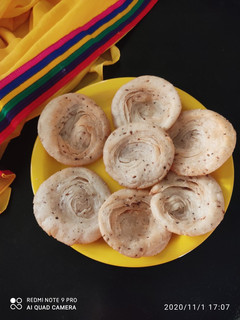 વર્કી પૂરી (Varki Poori Recipe In Gujarati) રેસીપી મુખ્ય ફોટો