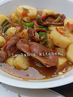 A picture of Potatoes and gizzards pepper soup.