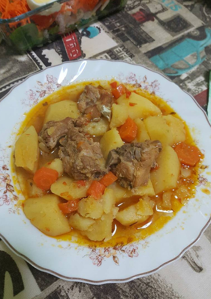 Una foto de Patatas con costillas en olla rápida