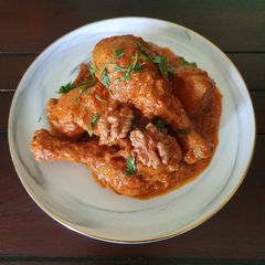 A picture of Murgh Akhrot.
