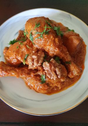 A picture of Murgh Akhrot.