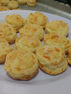 Una foto de Scones de queso 👌😍