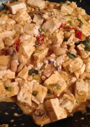 A picture of Vegan thai peanut tofu stir fry.
