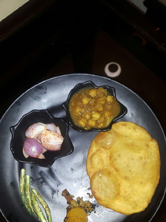 छोले भटूरे (Chole bhature recipe in Hindi) रेसिपी मुख्य फोटो