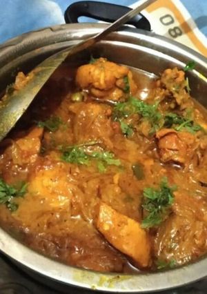 आलू दम(aloo dum recipe in hindi) रेसिपी मुख्य फोटो