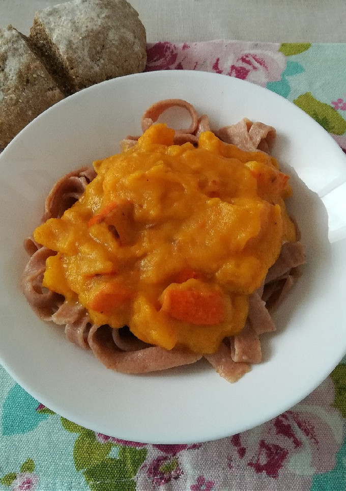 Una foto de Tallarines con salsa de calabaza
